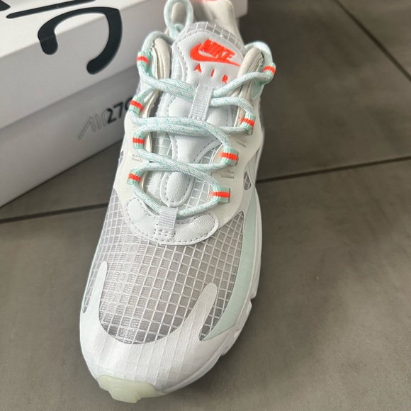 Nike Women's Air Max 270 React SE White and Neon Orange Sneakers size 5 NWOT - Picture 2 of 5